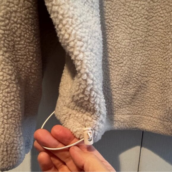 Wilo the Label Cream Fleece Pullover with Snap Collar and Cinching - Size M - Picture 3 of 6